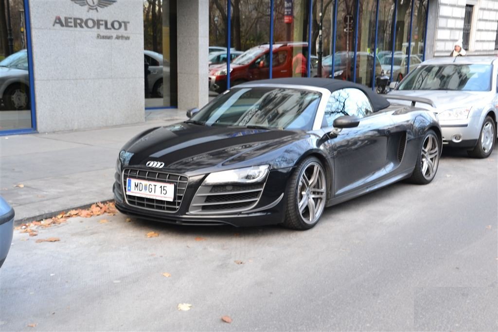 835483R8GT744.jpg