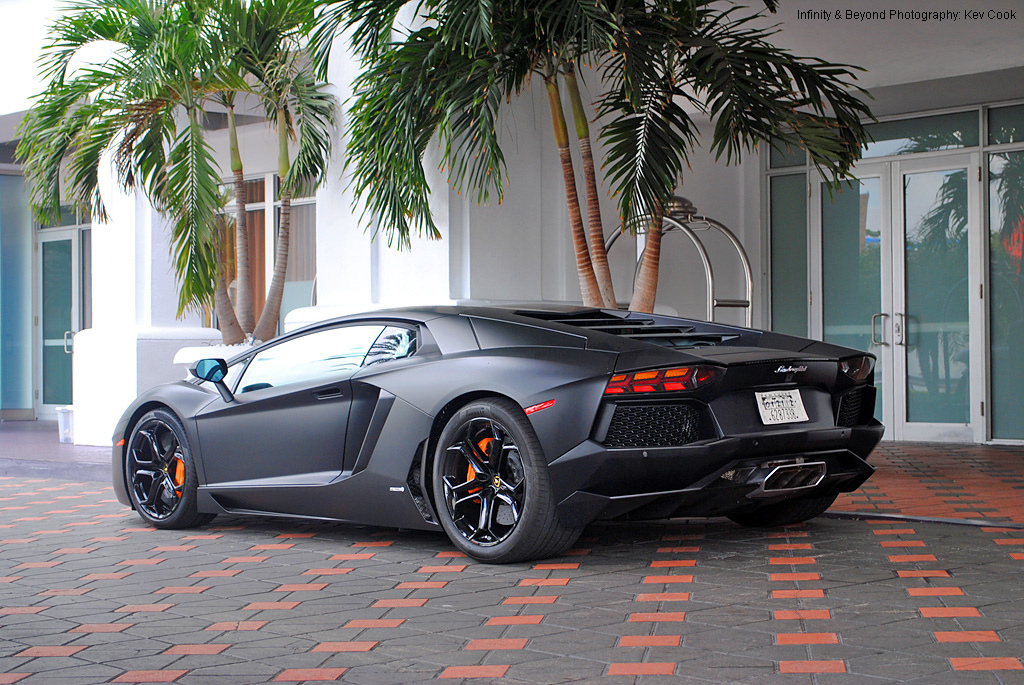 839593129LAMBORGHINIAVENTADORESQUIROU.jpg
