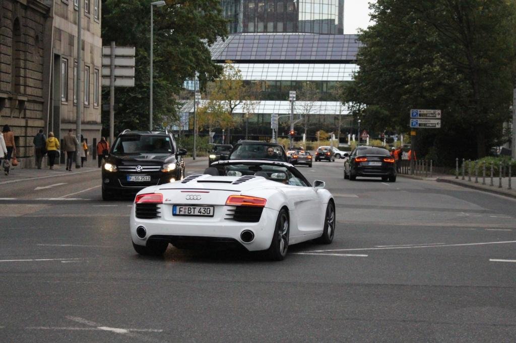 8402172854R8.jpg