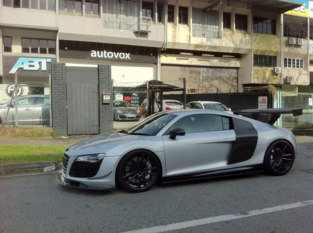 840611R8GT478.jpg