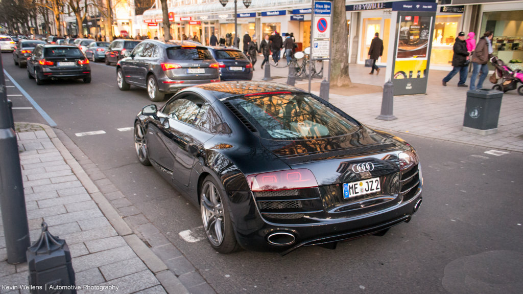 8409611877AUDIR8V10.jpg
