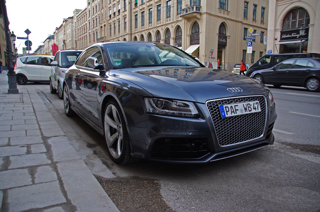 844832AUDIRS5949.jpg