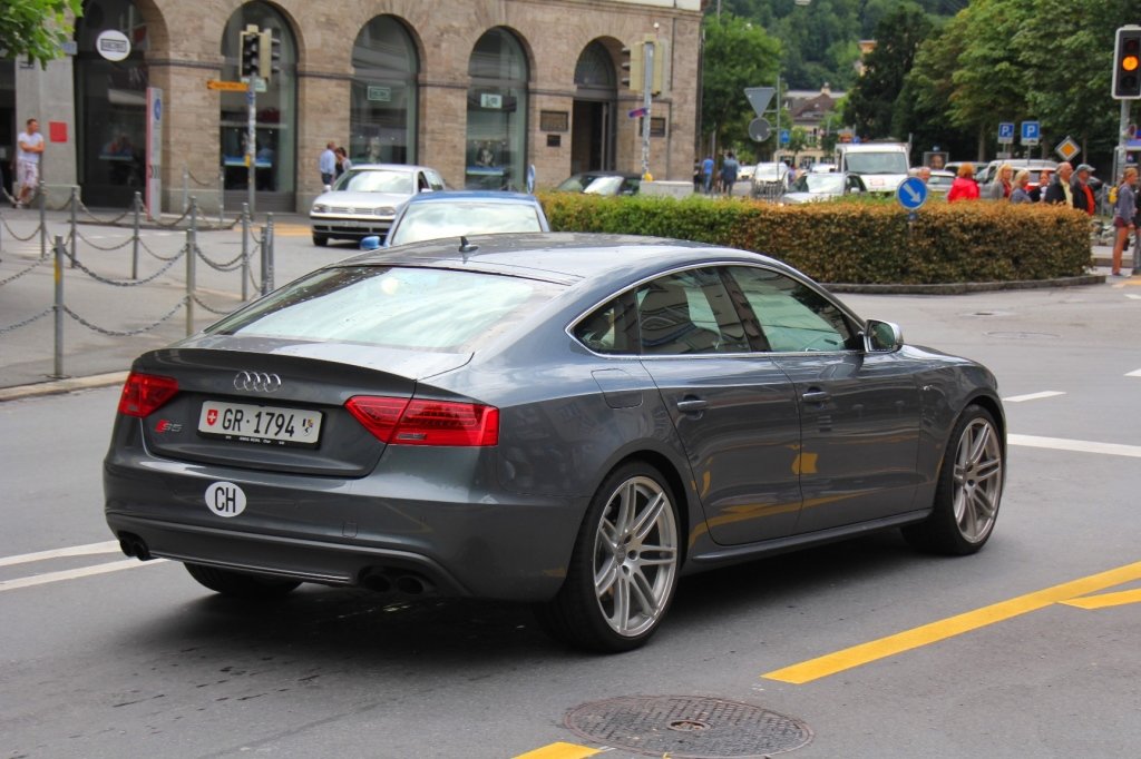 845839244S5SPORTBACK.jpg