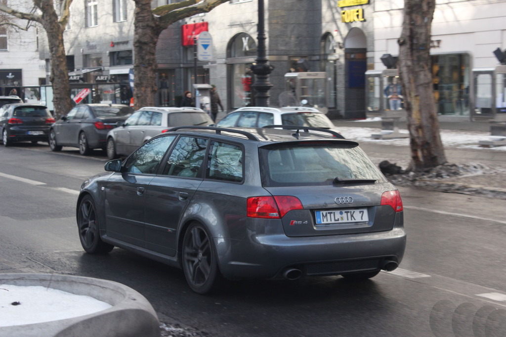 846115AUDIRS41024.jpg