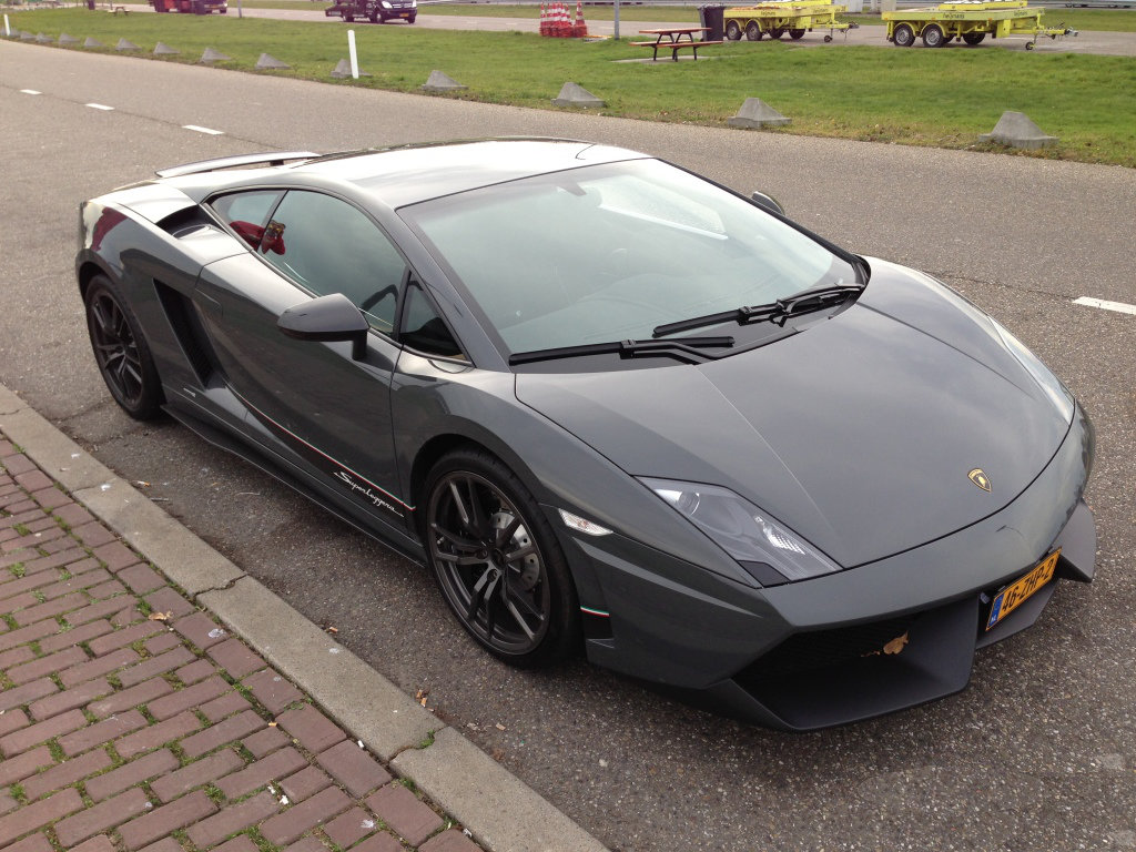 848124254LAMBORGHINI570.jpg