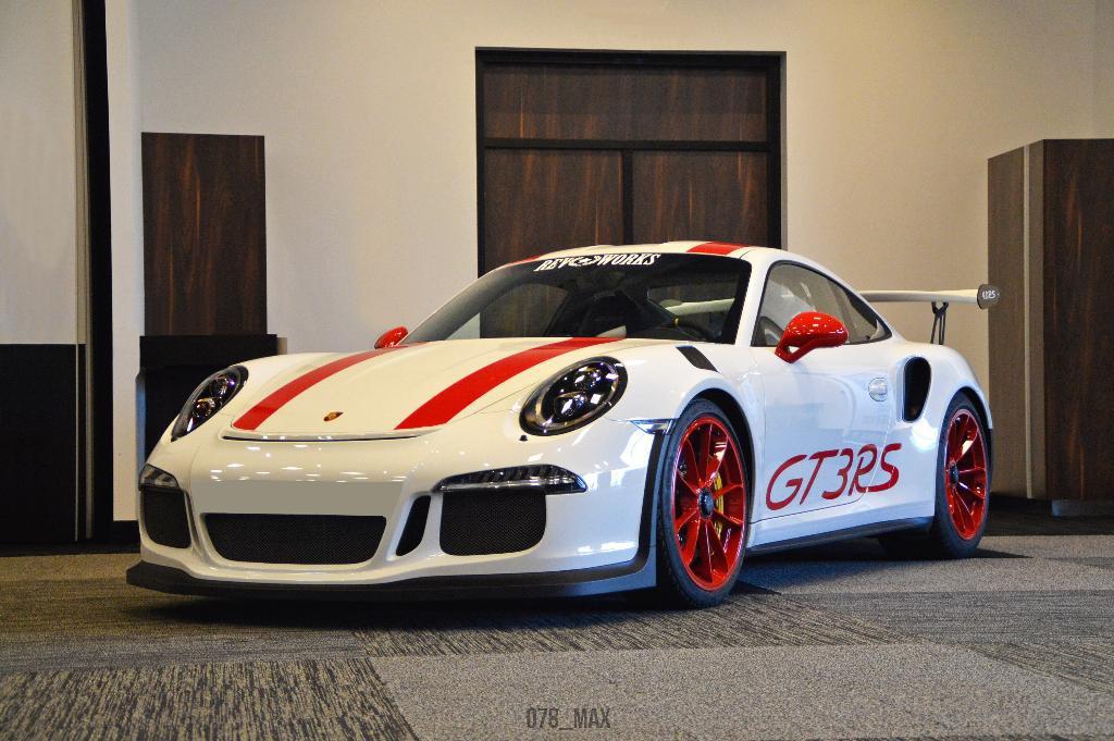 8483800664PORSCHE991GT3RS.jpg