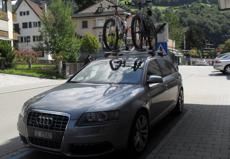 852613156S6ESQUIROU.jpg