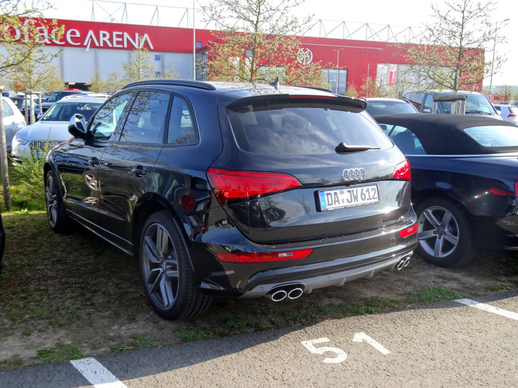853921AUDISQ51107.jpg