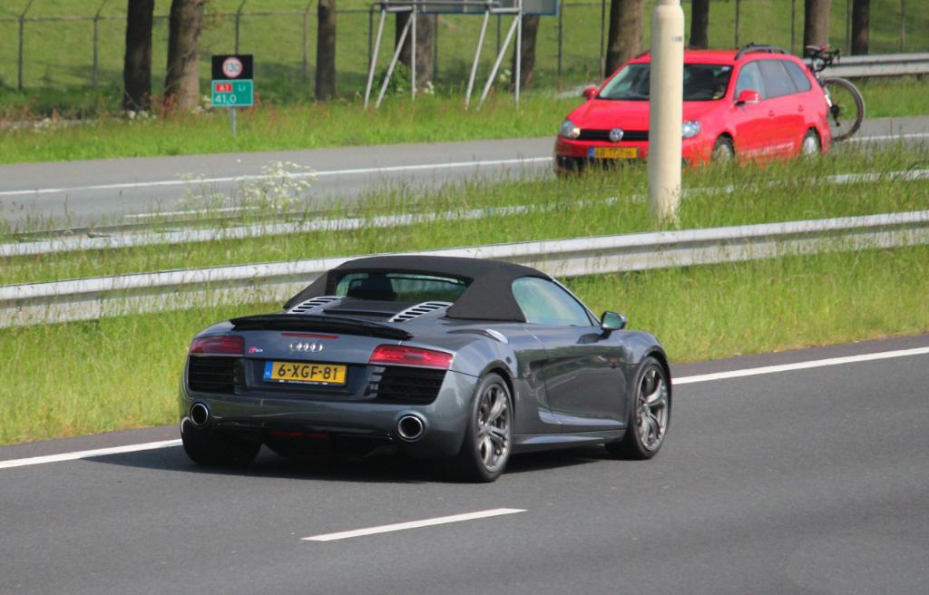 8545553647AUDIR8V10.jpg