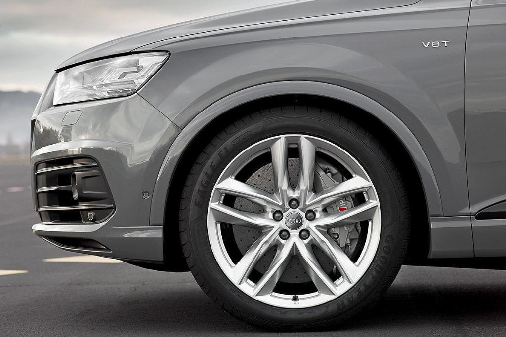 854720AUDISQ70063.jpg