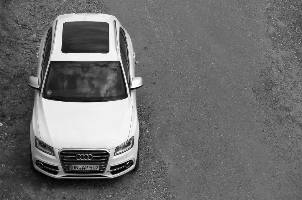 854922AUDISQ51517.jpg
