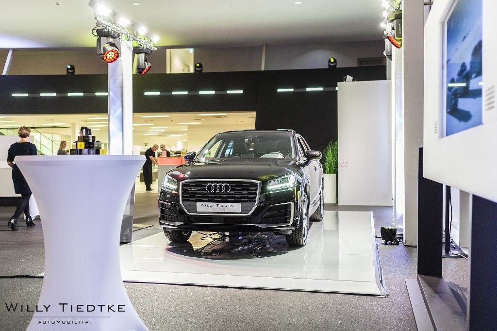 856914AUDIQ20581.jpg