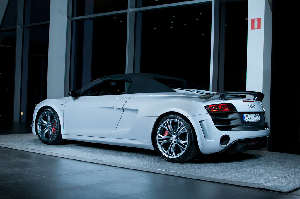 856996R8GT427.jpg