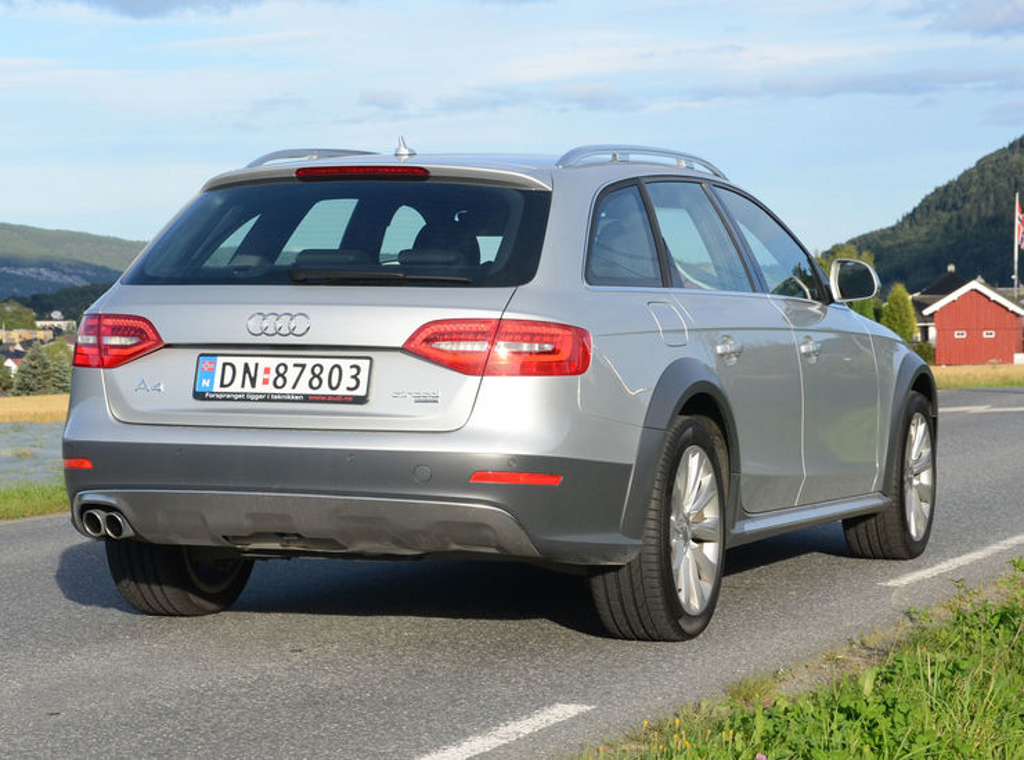 857399830AUDIA4ALLROAD.jpg