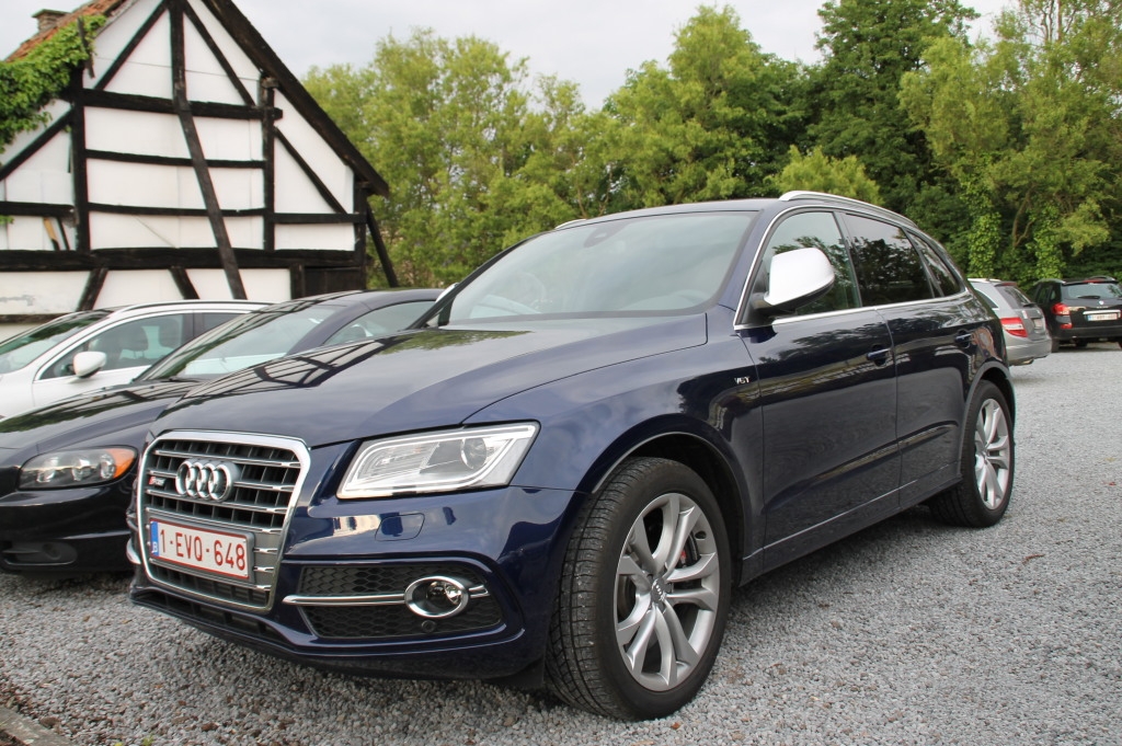 859351AUDISQ5613.jpg