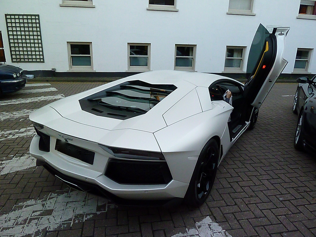 861950395LAMBORGHINIAVENTADORESQUIROU.jpg