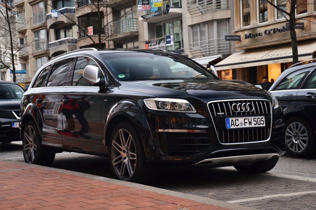 863534726Q7V12.jpg