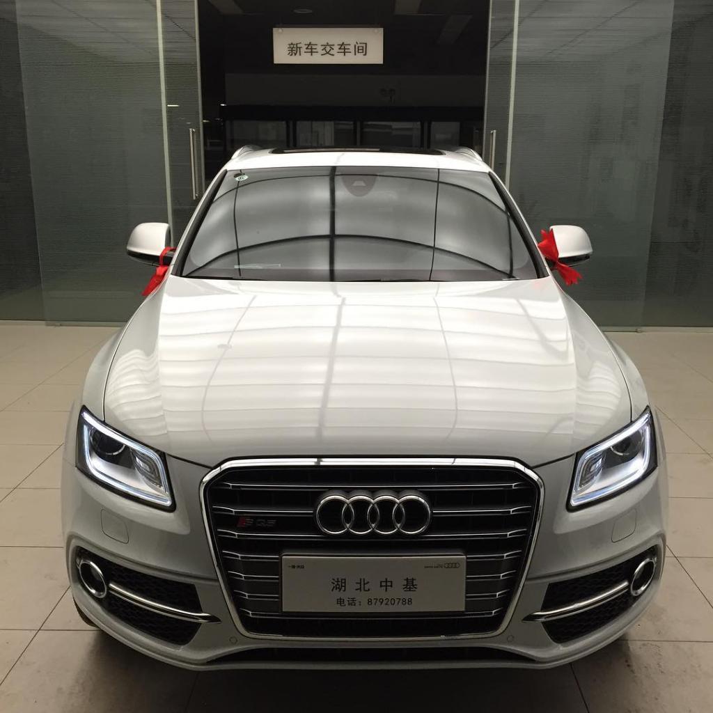 863694AUDISQ52175.jpg