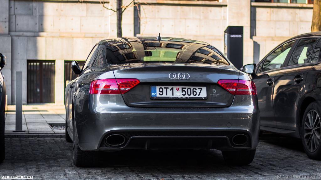 864326AUDIRS53128.jpg