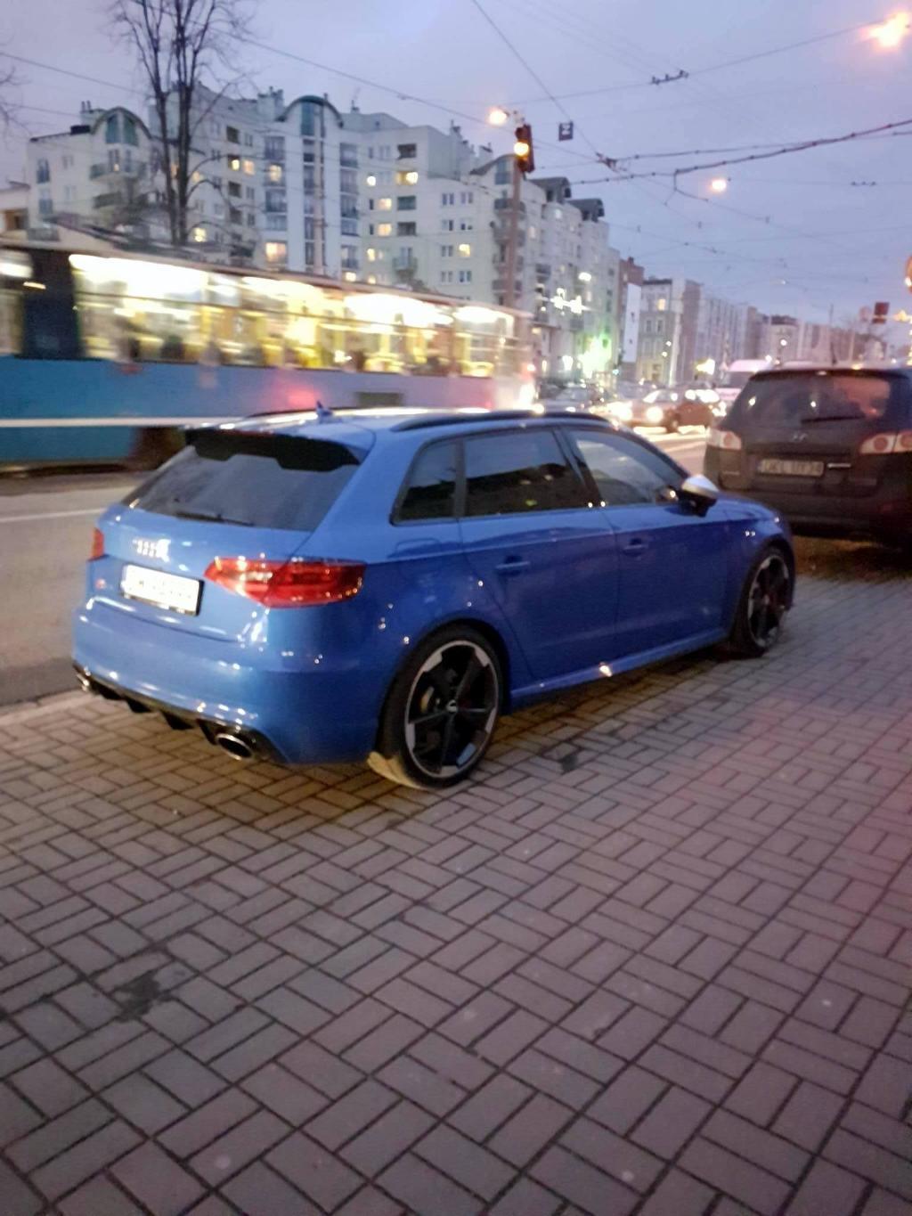 865971RS38V1776.jpg