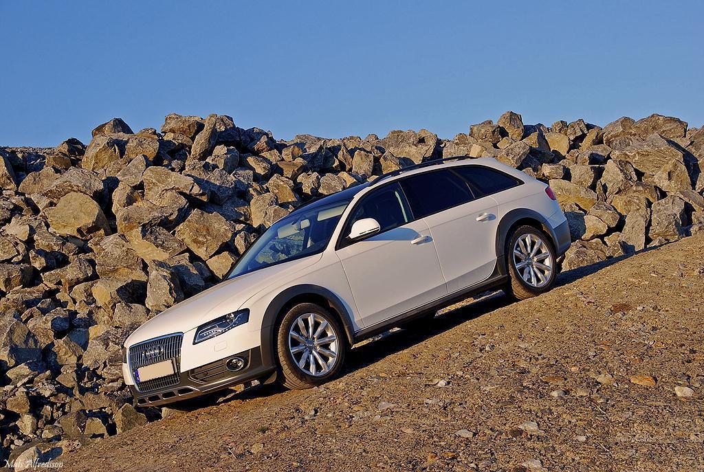 866370241AUDIA4ALLROAD.jpg