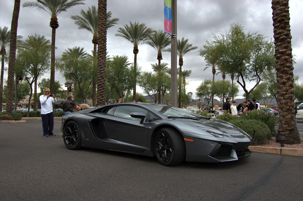 870184107LAMBORGHINIAVENTADORESQUIROU.jpg