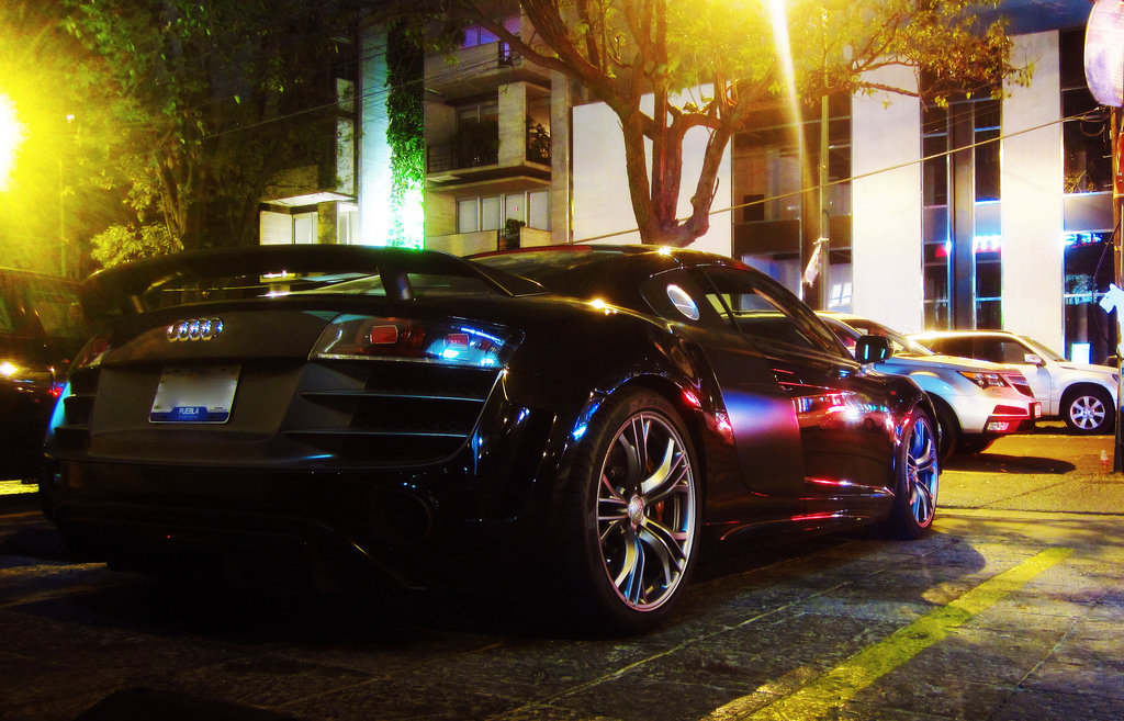 870335R8GT762.jpg