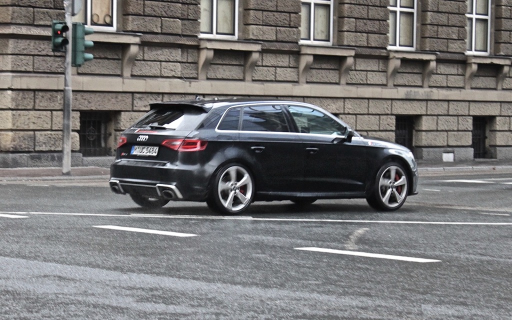 872534RS38V0858.jpg