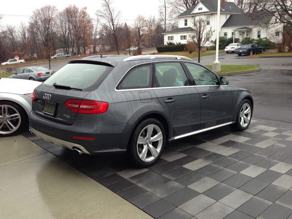 8743311008AUDIA4ALLROAD.jpg