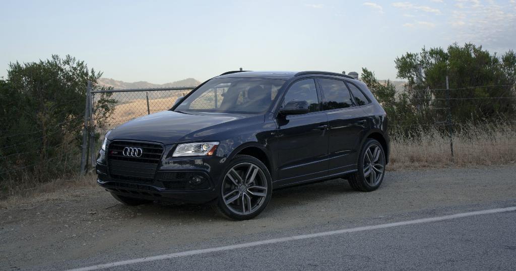 875278AUDISQ51625.jpg