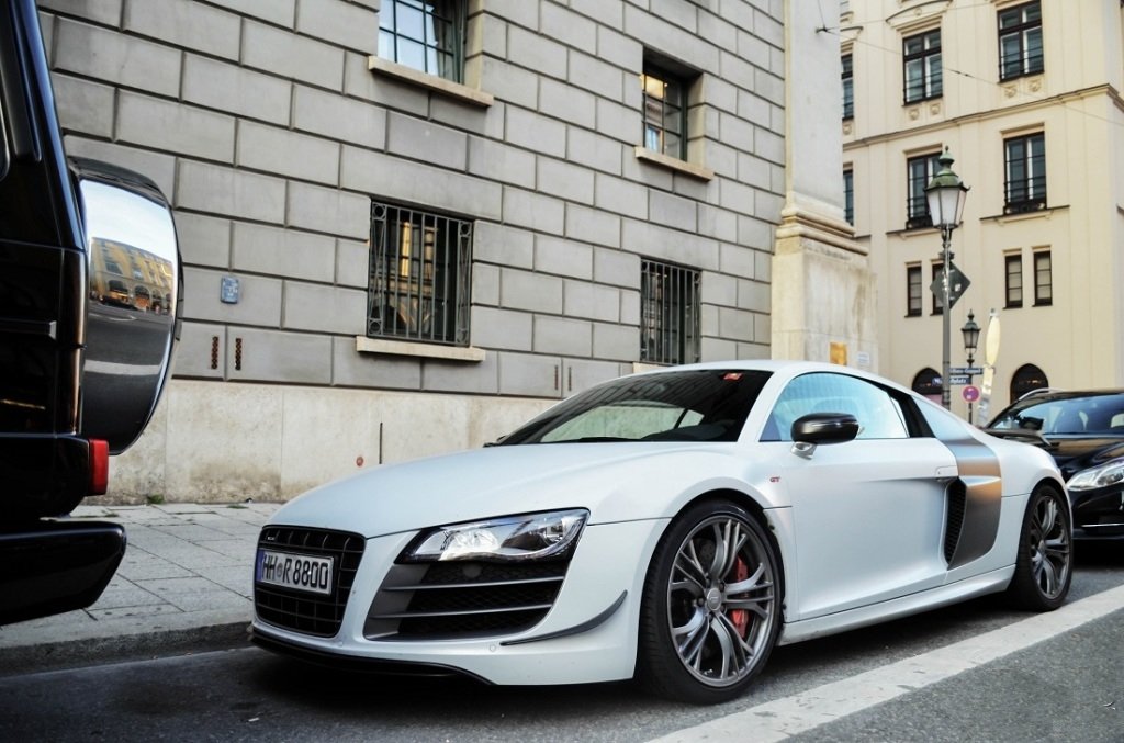 876856R8GT1323.jpg