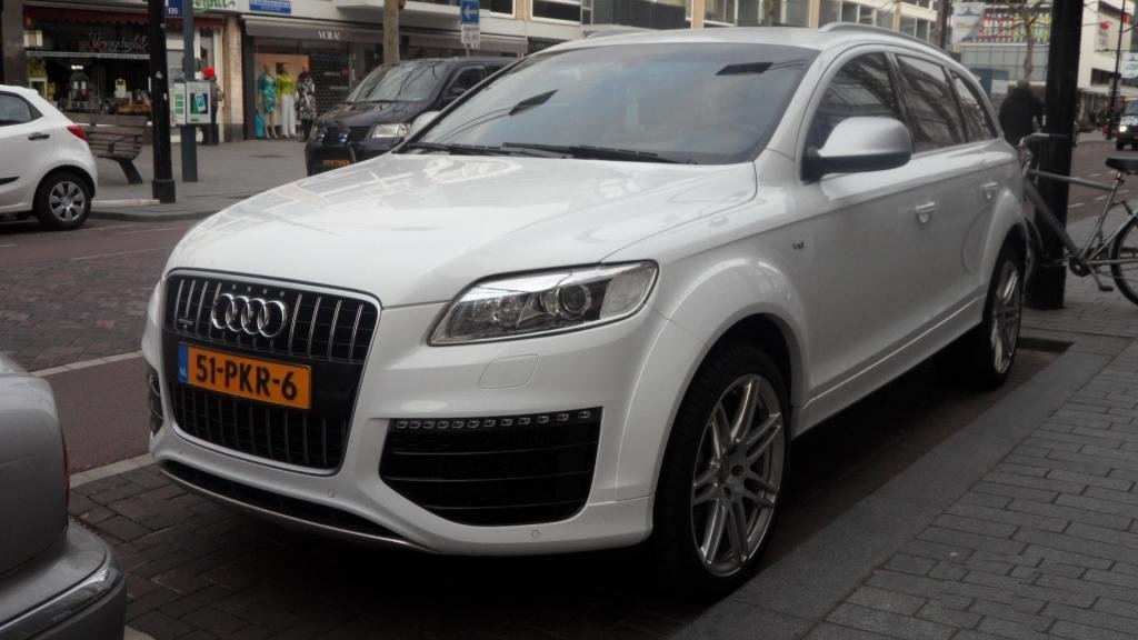 879411775Q7V12.jpg