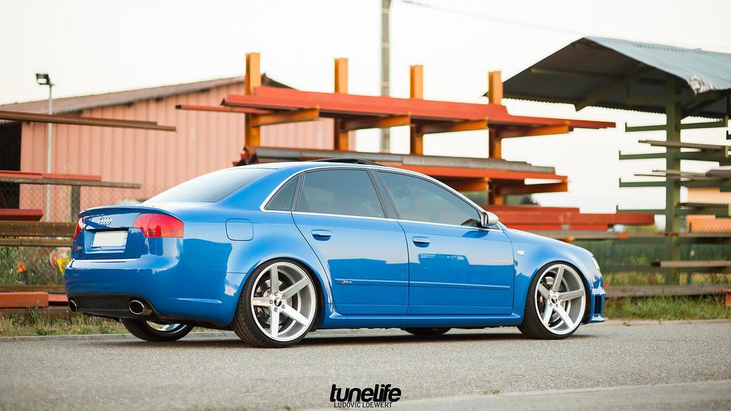 879667AUDIRS41409.jpg