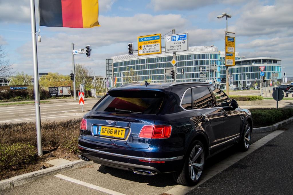880062BENTAYGA0499.jpg