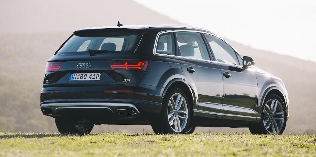 880440Q7MK2411.jpg