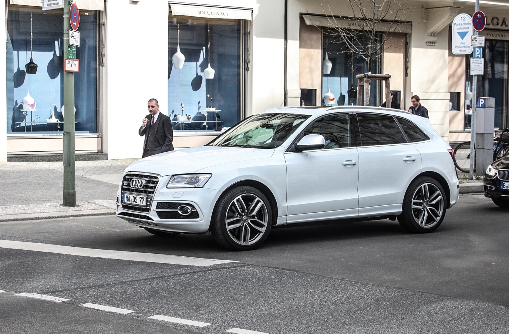 881455AUDISQ5370.jpg
