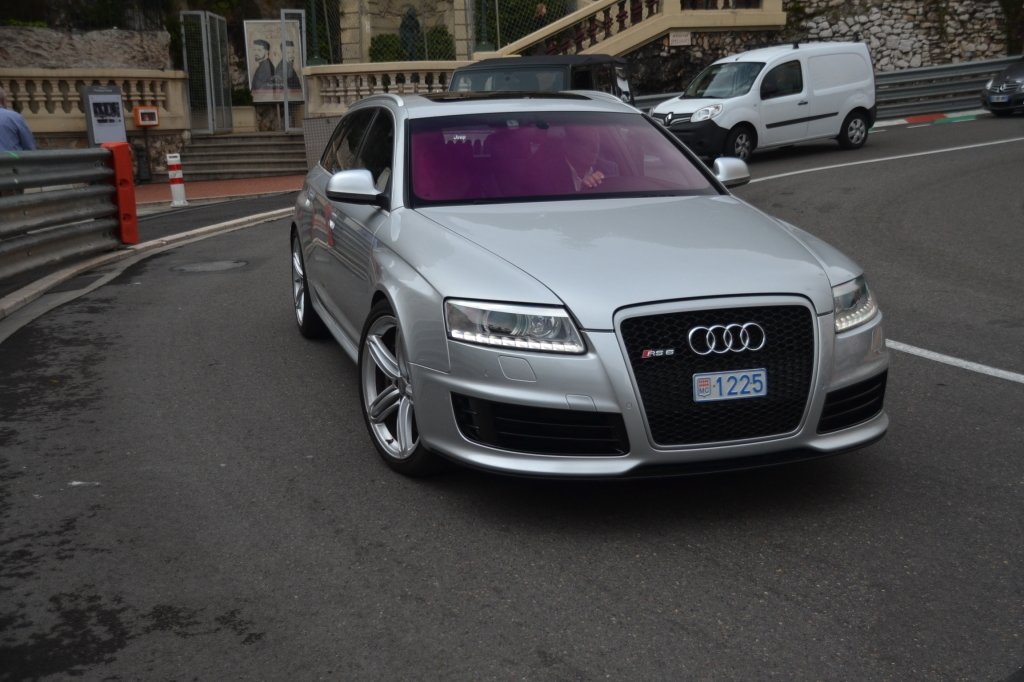 881786RS61720.jpg
