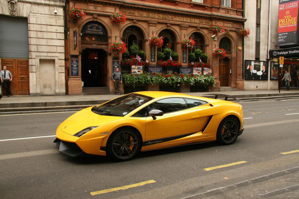 882352247LAMBORGHINI570.jpg
