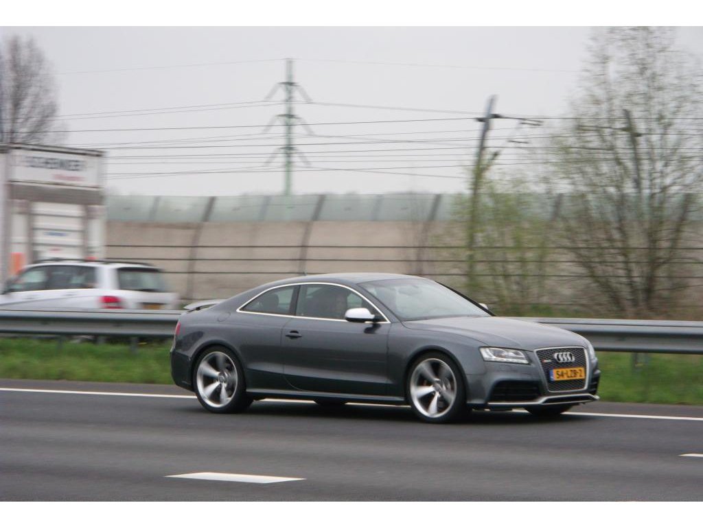 883605AUDIRS5ESQUIROU381.jpg