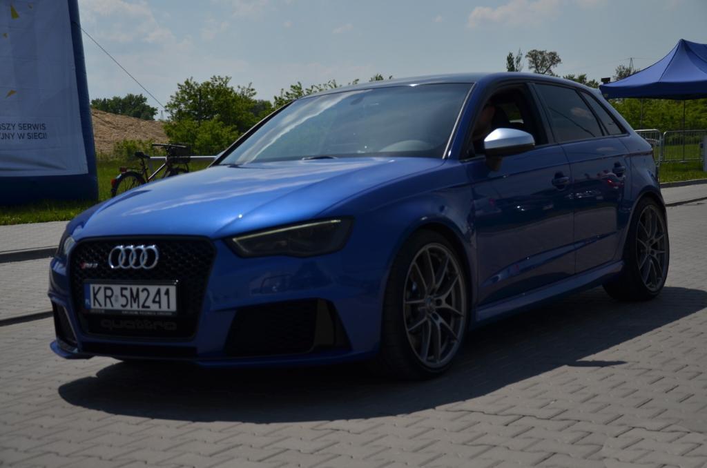 883696RS38V1881.jpg