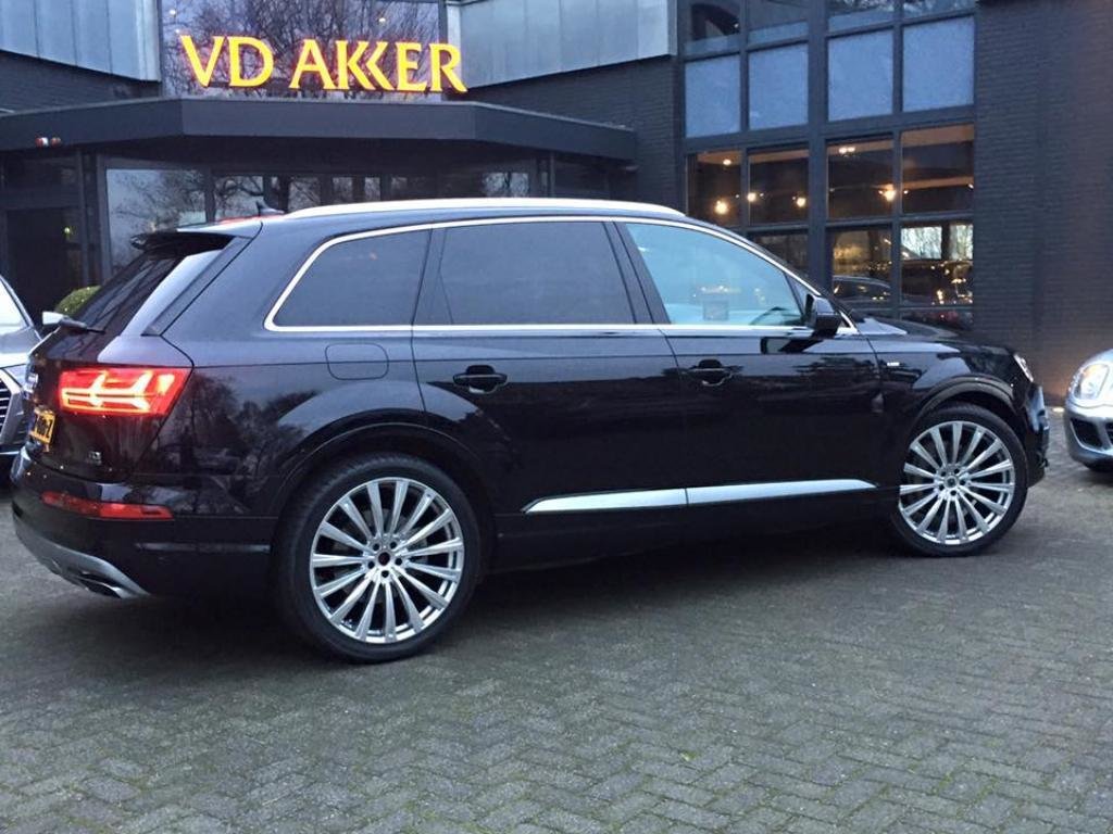 883833Q7MK2633.jpg