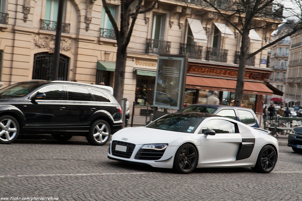885860R8GT772.jpg