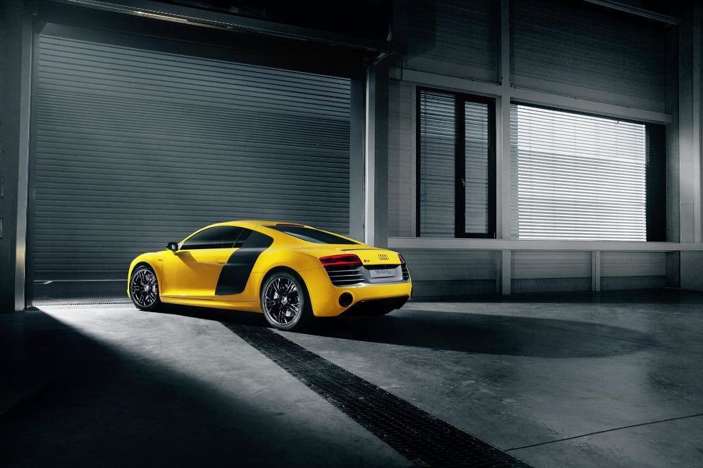 8868321813AUDIR8V10.jpg