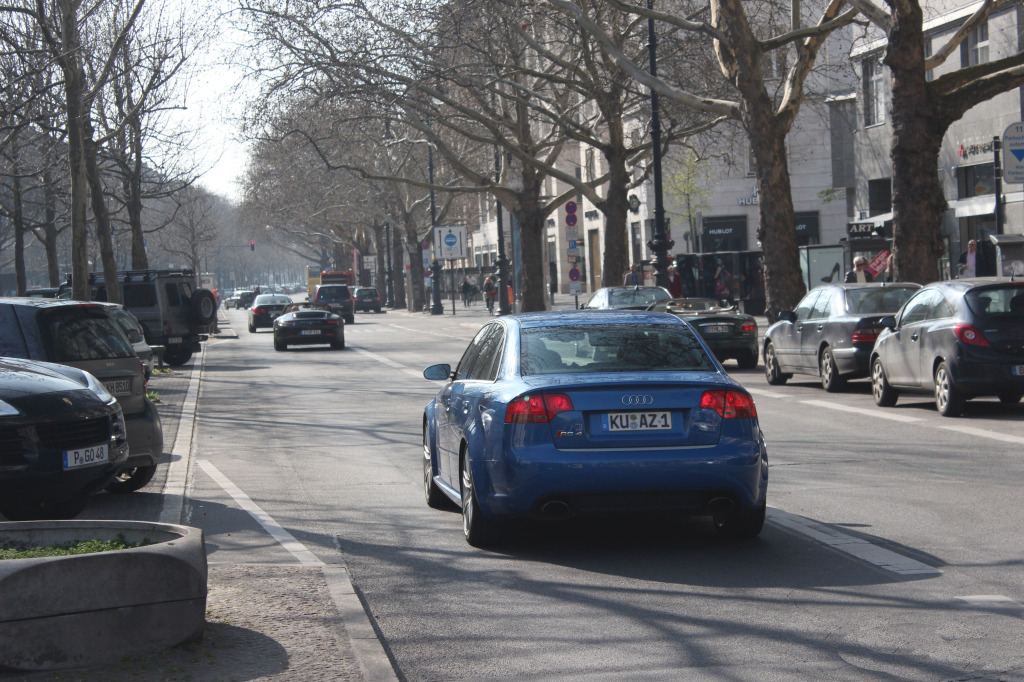 887833AUDIRS41176.jpg