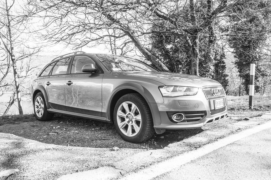 8884281185AUDIA4ALLROAD.jpg