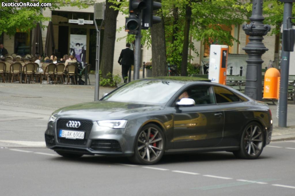 889344AUDIRS53220.jpg