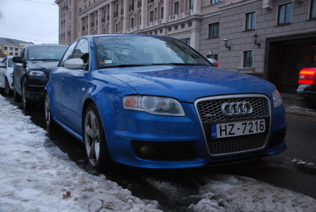 889743AUDIRS42976.jpg