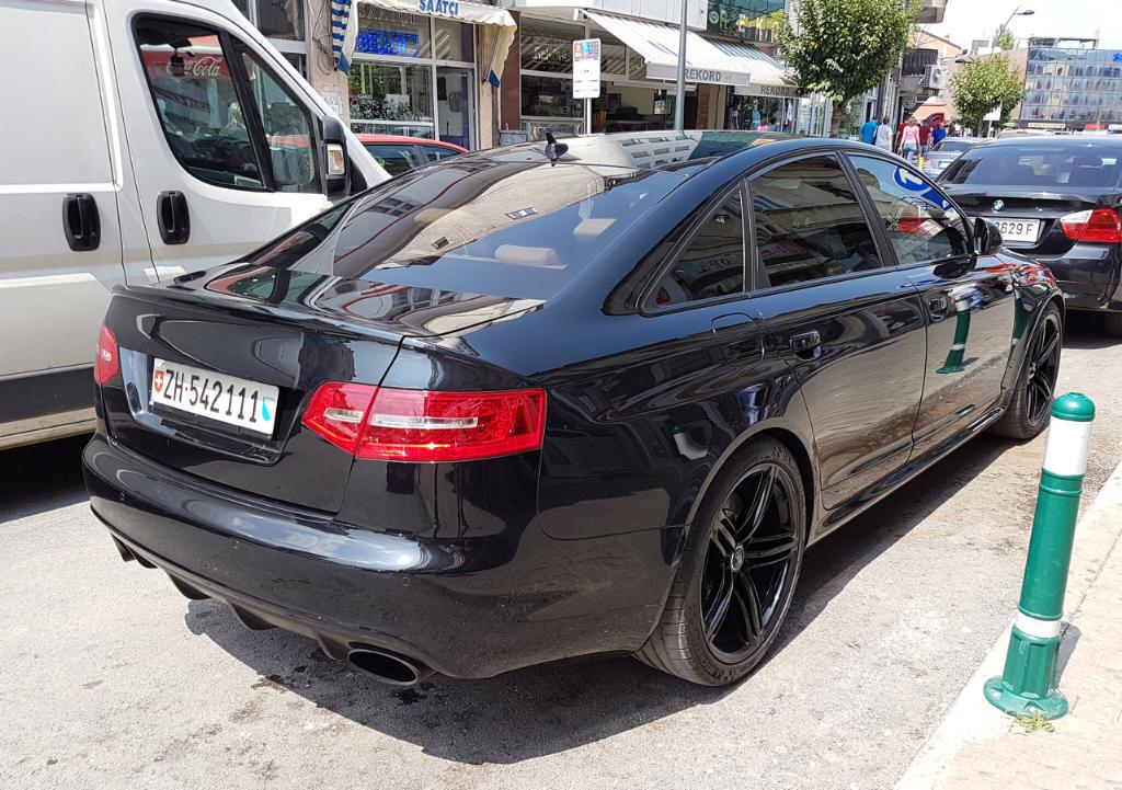 890348RS62319.jpg