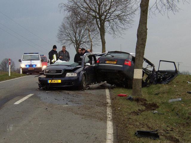 893079audi_rs36_crash_4.jpg