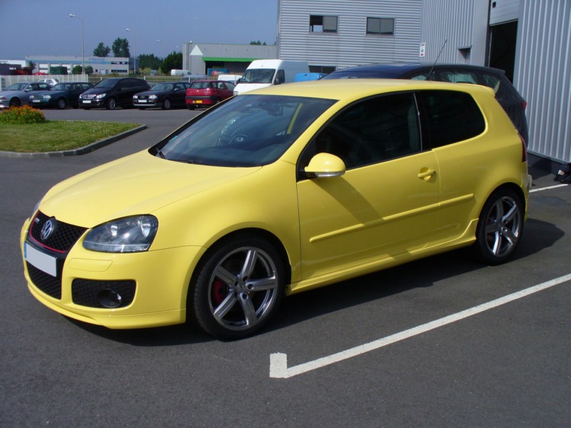 894303VW_Golf_GTI_Pirelli_03.jpg